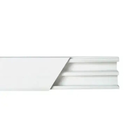 Canaleta blanca de PVC auto extinguible, con